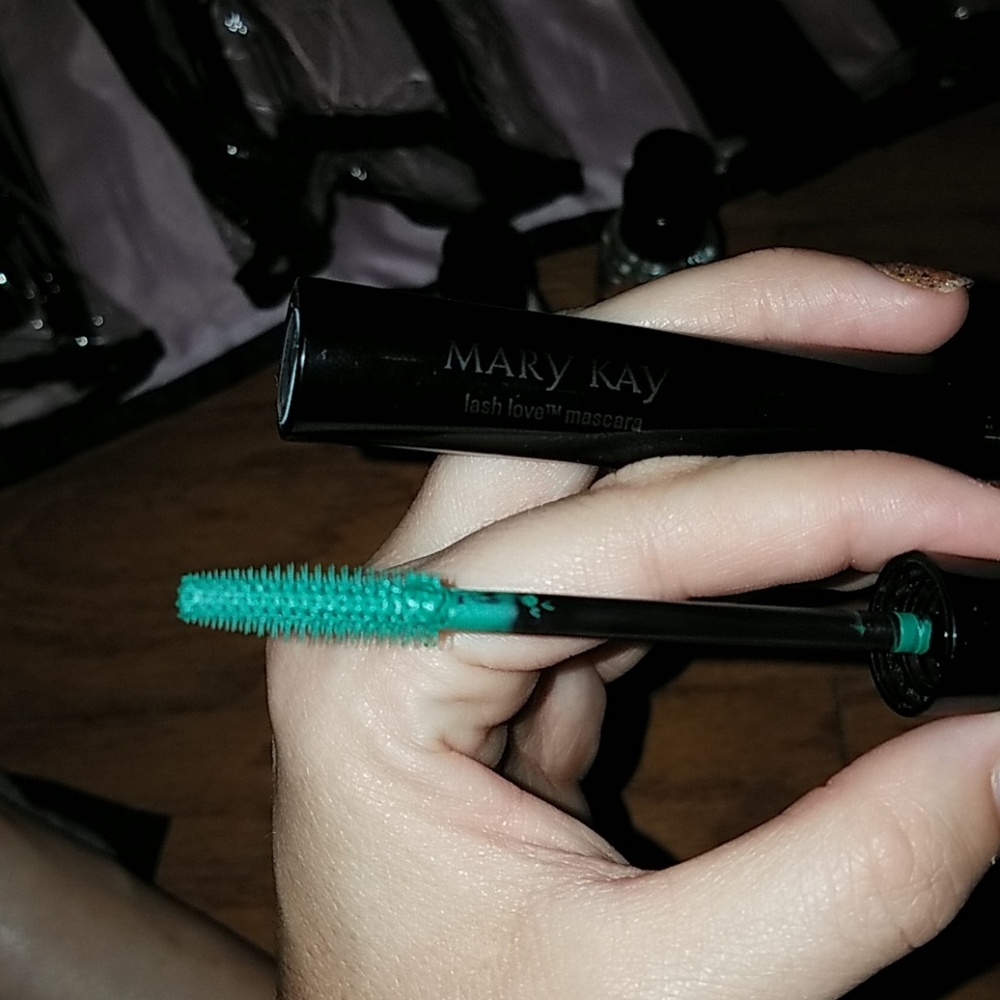 NEW Mary Kay Lash Love Mascara in I Love Green